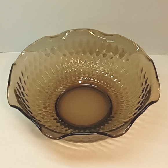 Large vintage Indiana Glass smoke gray glass bowl with diamond quilt pattern. - Picture 4 of 8